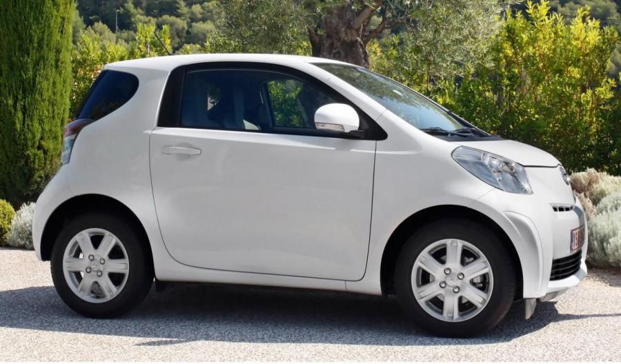  Toyota iQ Production 2012 года  (фото 6 из 10)